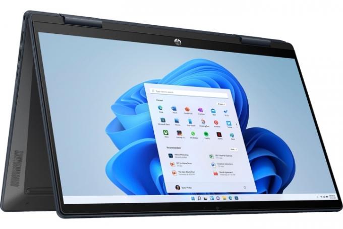 זווית קדמית של המחשב הנייד HP Pavilion x360 Convertible.