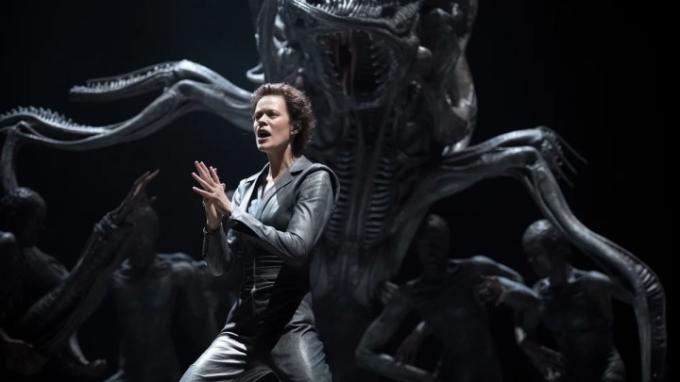 ليس بالضبط إلين ريبلي في Aliens: The Musical.