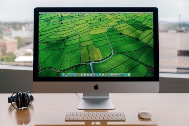Apple iMac พร้อมจอแสดงผล Retina 5K รีวิววอลเปเปอร์สีเขียว
