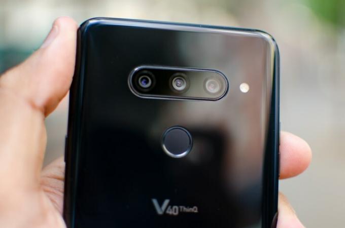 Огляд LG V40 ThinQ