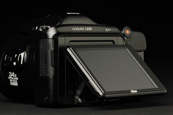 Nikon Coolpix L830 pakreiptas ekranas