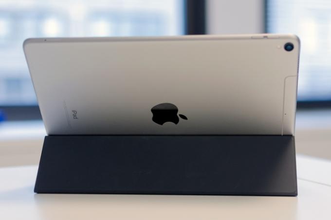 apple ipad pro 10 5 examen angle du logo arrière