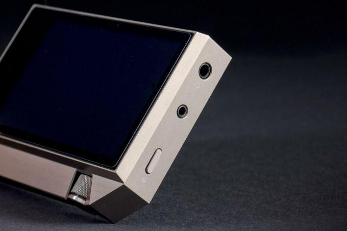 Górny róg Astell & Kern AK240