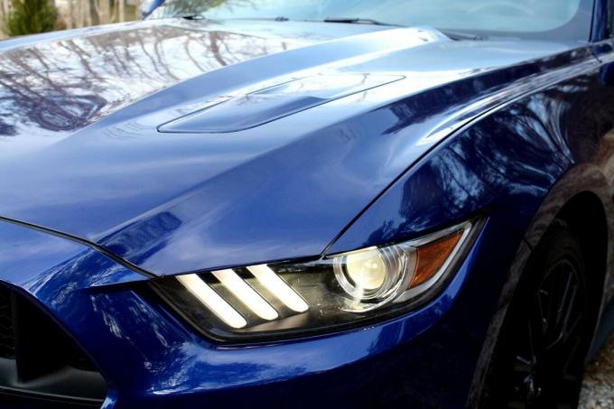 Faro della Ford Mustang GT del 2015