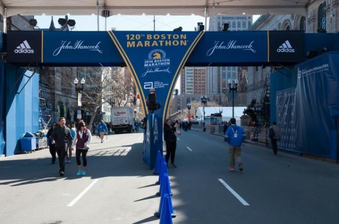 A linha de chegada da Maratona de Boston.