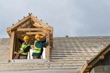 Trabalhadores da construção em casa