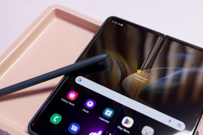 Samsung Galaxy Z Fold 4 med S Pen.