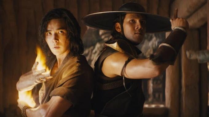 ليو كانغ وكونغ لاو يستعدان للمعركة في مورتال كومبات.