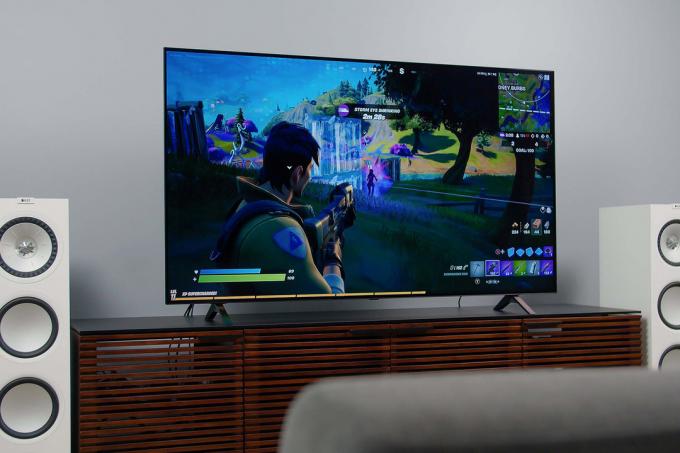 Videogame Fortnite sendo jogado na TV LG A1 OLED 4K HDR.