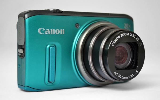 Canon-PowerShot-SX260-HS-review-fronthoeklens