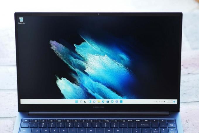 Samsung Galaxy Book Odysseys display viser et billede af startskærmen.