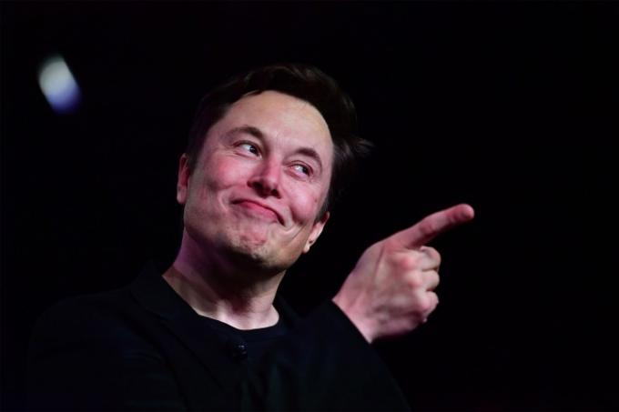 Elon Musk Twitter'ı 44 milyar dolara satın aldı