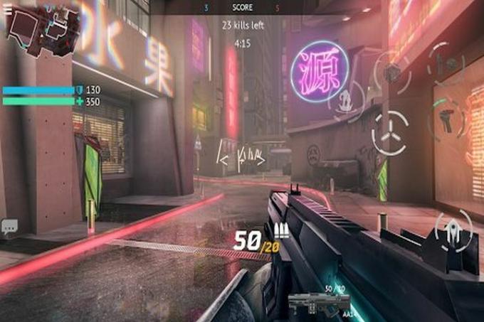 Infinity Ops Cyberpunk FPS на Android, що показує барвисту неонову міську вулицю.