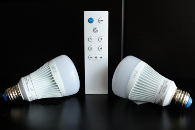 Wiz Smart Connected Lights преглед на крушки с дистанционно