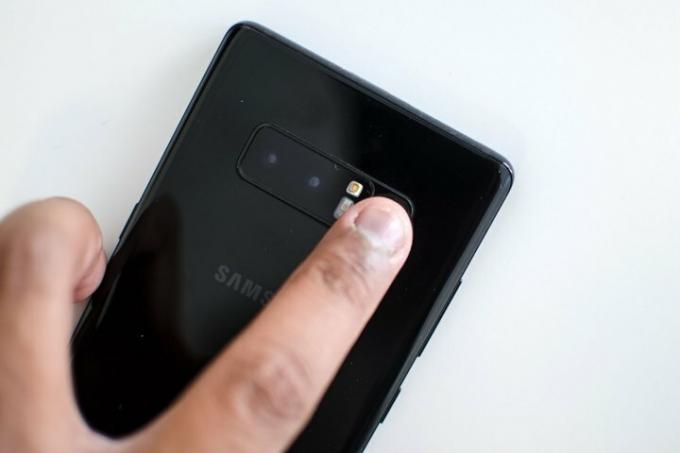 Samsung Galaxy Note 8 apskata pirkstu nospiedumu skenēšana