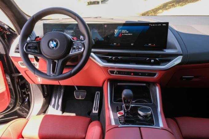ด้านหน้า BMW XM ปี 2023