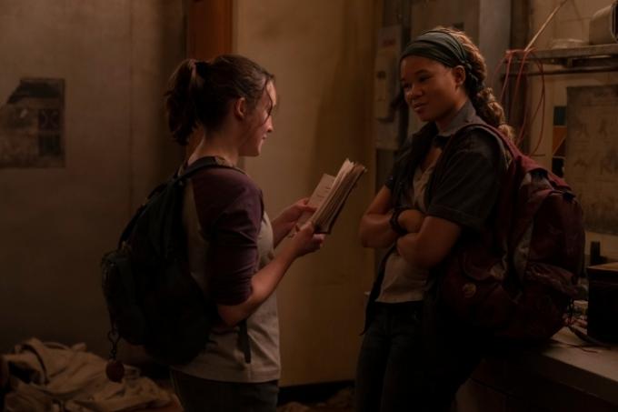 Ellie îi citește o carte lui Riley în The Last of Us episodul 7.