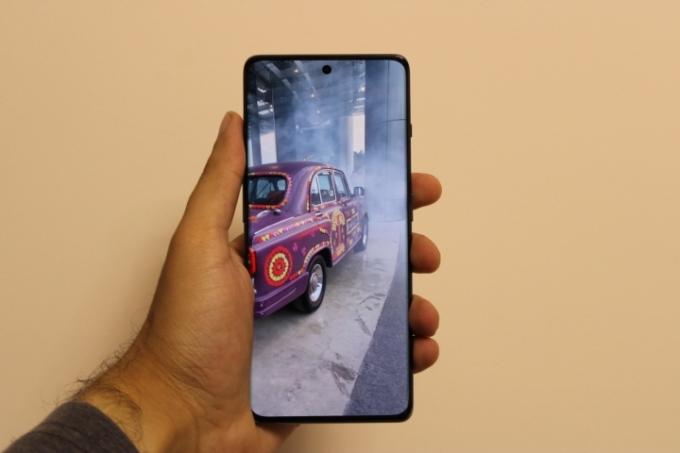 شاشة OnePlus 11R.