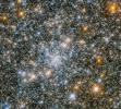 허블 이미지에서 수천 개의 별이 서로 밀착되어 있습니다.