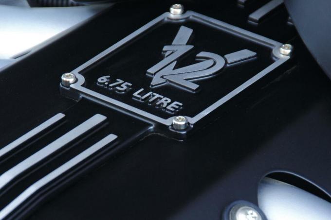 Макрос двигателя Rolls-Royce Phantom Drophead Coupe 2014 года