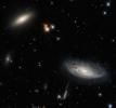 Пара сверкающих галактик сияет на этом изображении Хаббла
