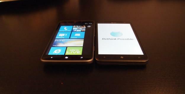 HTC Titan II vs HTC Titan - înapoi