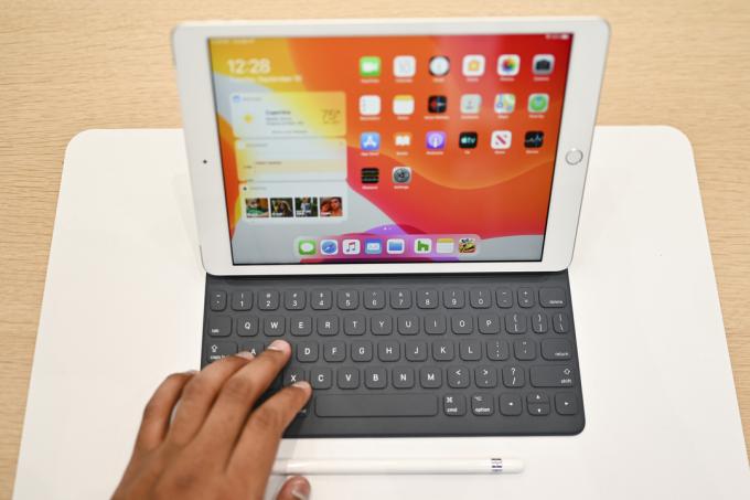 Praktisches iPad der 7. Generation mit der Tastatur