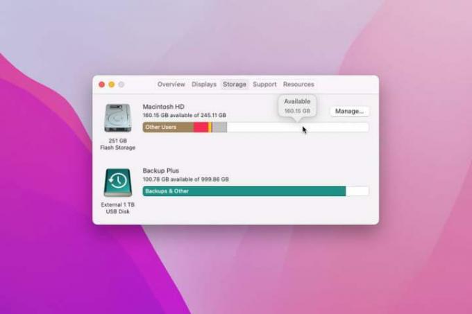 Obrazovka About This Mac v MacOS Monterey zobrazujúca využitie disku a voľné miesto.