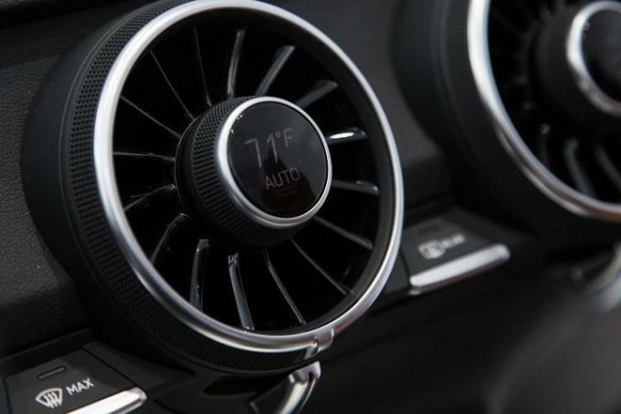 Audi TT integrované ovláda vetracie otvory AC na CES