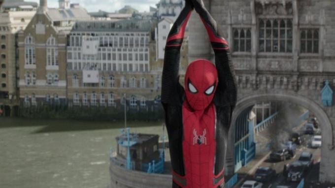 Tom Holland ve Spider-Man: Daleko od domova.