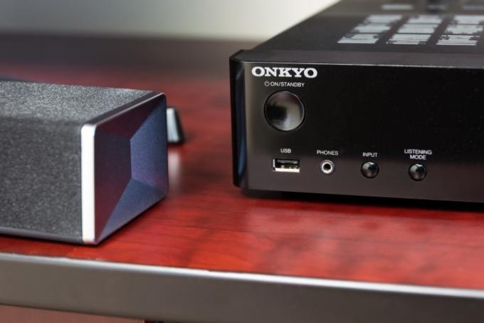 Pregled zvočne vrstice Onkyo SBT-A500 Atmos