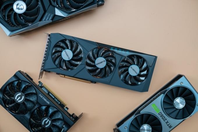 AMD RX 6600 entre outras placas gráficas.