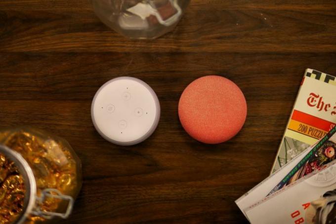 Google Nest Mini срещу Amazon Echo Dot 3-то поколение Clock Top