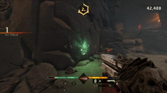 Świecący zielony kryształ osadzony w ścianie jaskini w grze Metal: Hellsinger.