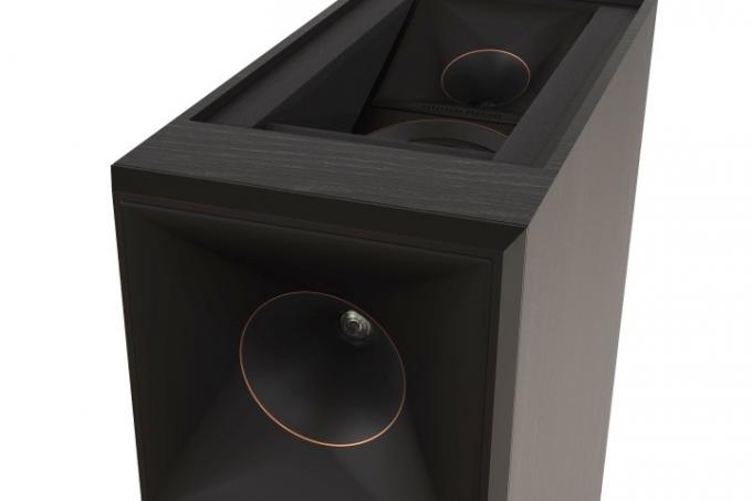 Iš arti „Klipsch Reference Premiere RP-8060FA II“ viršaus.