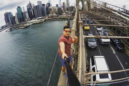 naredi selfi pojdi v zapor Turist aretiran po tem, ko se je povzpel na karny na vrhu brooklynskega mostu