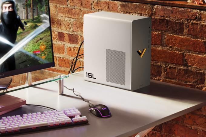 Le PC de jeu HP Victus 15L sur un bureau.