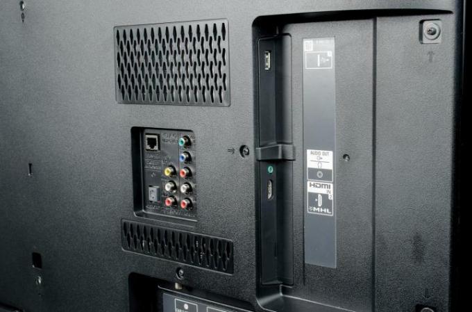 Sony KDL 55W802A revisa los puertos traseros