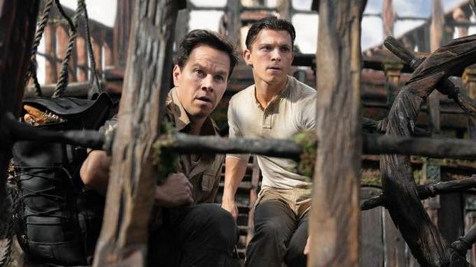 Mark Wahlberg und Tom Holland in Uncharted.