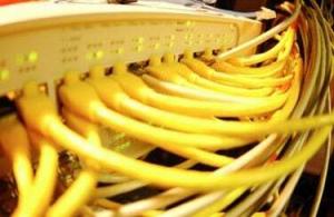 Co znamená vestavěná 10/100/1000 Ethernet LAN?