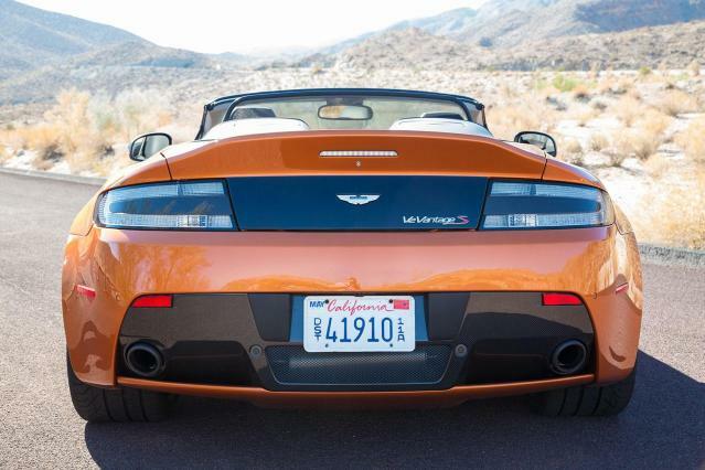 2015-ös Aston Martin V12 Vantage S Roadster hátul