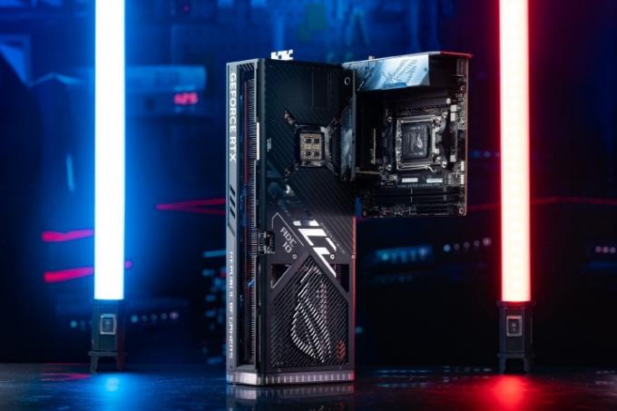 Asus RTX 4090 ROG Strix conectat la o placa de baza.