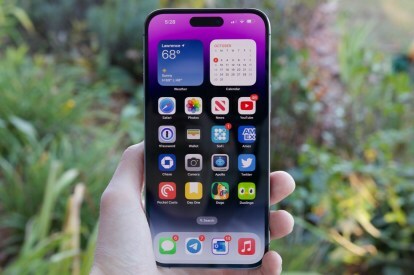 ვიღაცას ხელში iPhone 14 Pro Max.