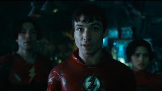 Ezra Miller e Ezra Miller em Flash.