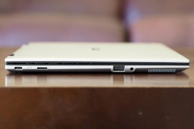 Az Asus Chromebook Flip CM3 bal oldali nézete. Jellemzők: Micro USB port, micro SD nyílás, USB port és fejhallgató csatlakozó.