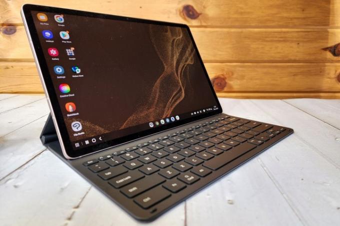 En sidovy av surfplattan Samsung Galaxy Tab S8+.