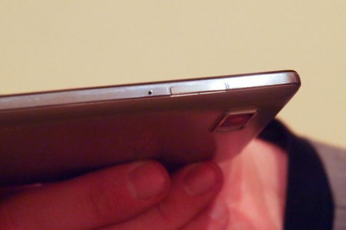 Lenovo Vibe Z handen aan de kant van ces 2014