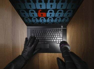 노트북에서 데이터를 훔치는 해커