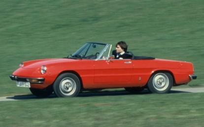 Alfa Spider stranski pogled na vožnjo