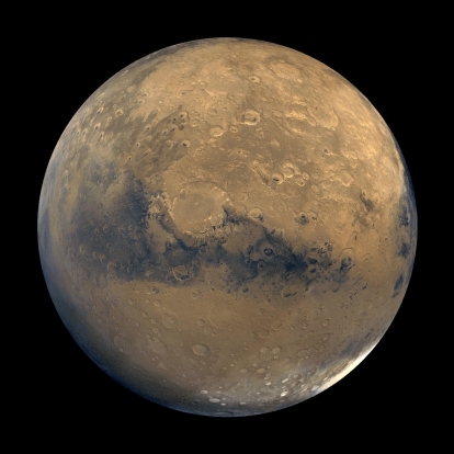 Denna mosaik av Mars består av cirka 100 Viking Orbiter-bilder. Bilderna förvärvades 1980 under mitten av norra sommaren på Mars.